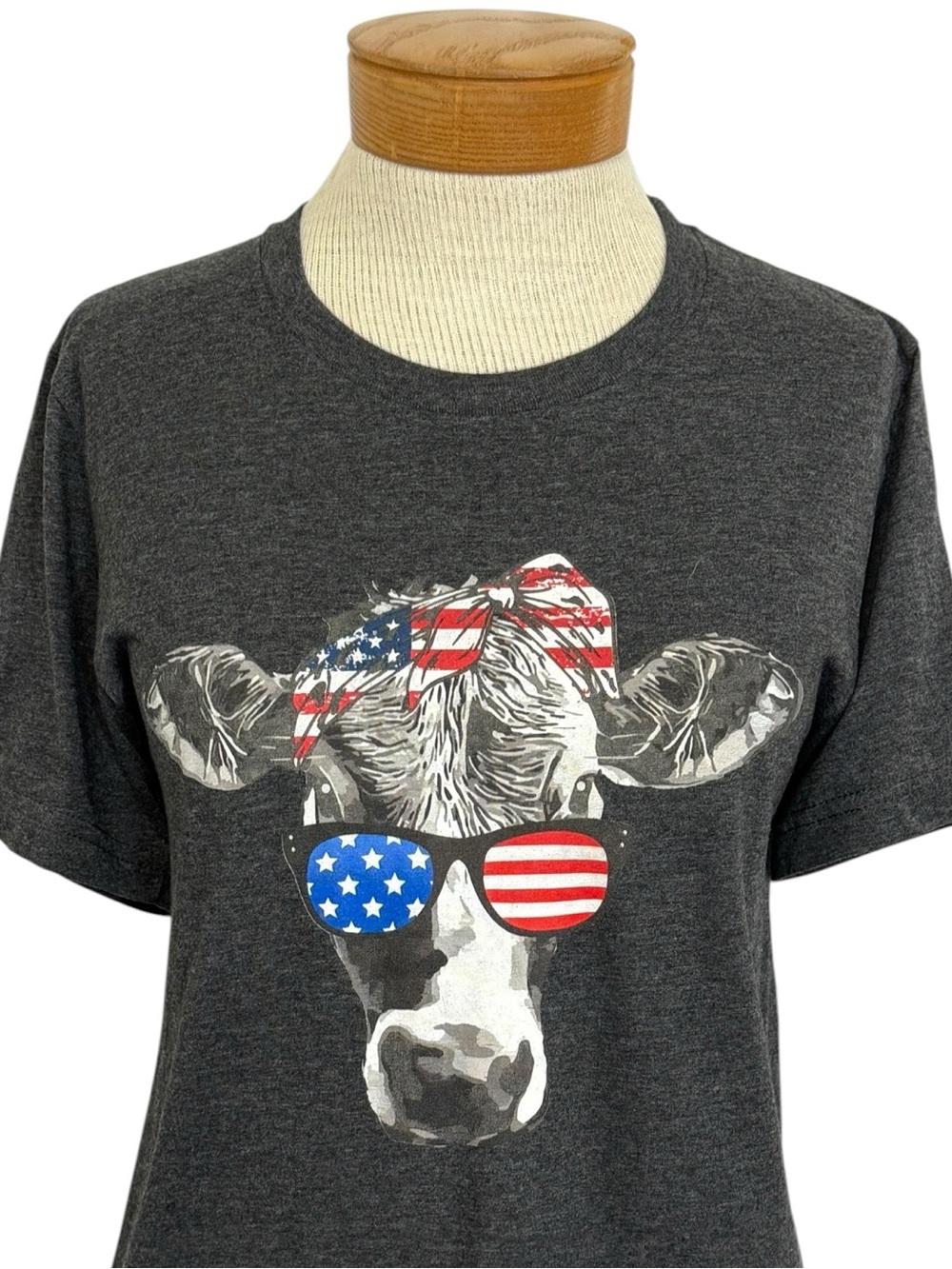 Patriotic Americana Cow Graphic Tee |
USA Flag Bow & Sunglasses Charcoal Size S